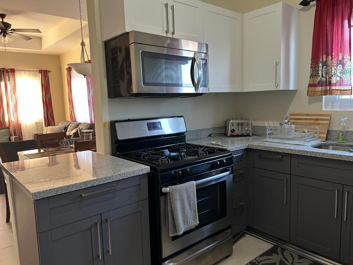 Seamist Villa @Oceanpointe Lucea Comfy 2Br W/Pool Gym & Parking Eksteriør bilde